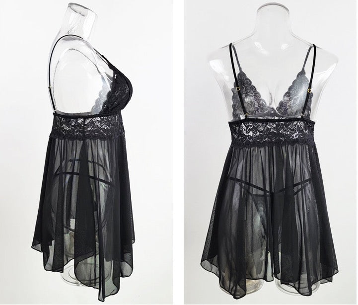 Zmysłowy Komplet Bielizny Nocny: Koronkowy Peniuar i Halka