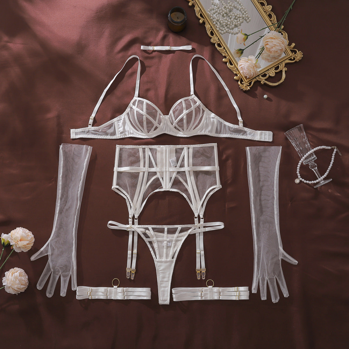 Komplet Bielizny "Kratka Pożądania" - Ekskluzywny Komplet z Rękawiczkami w Kolorze Czarnym Białym Czerwonym