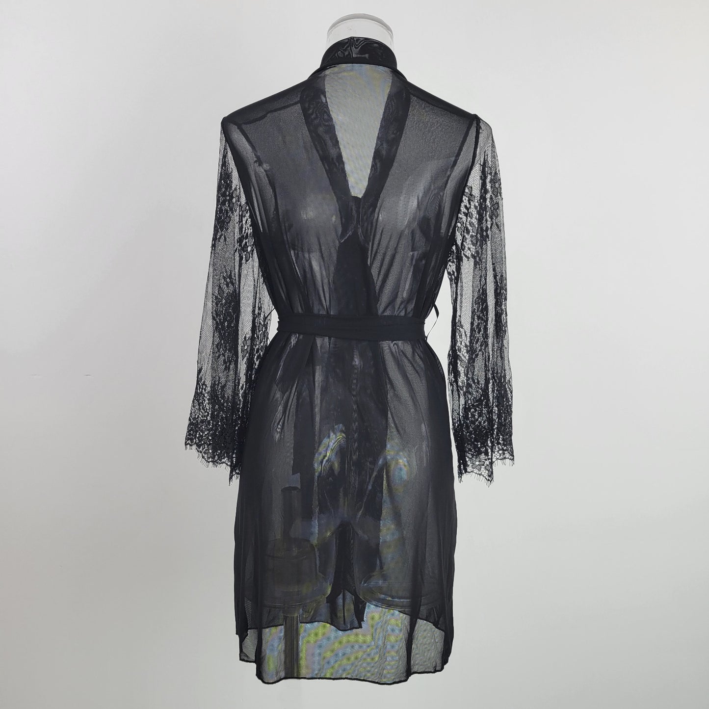 Zmysłowy Komplet Bielizny Nocny: Koronkowy Peniuar i Halka