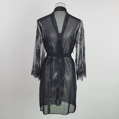 Zmysłowy Komplet Bielizny Nocny: Koronkowy Peniuar i Halka