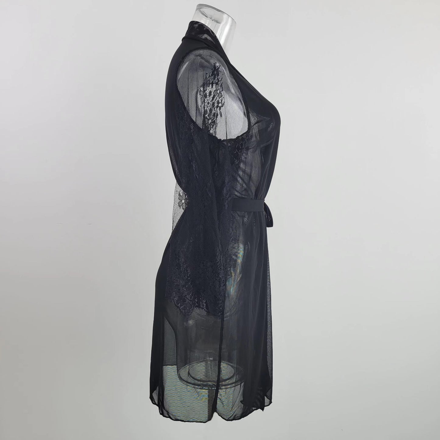 Zmysłowy Komplet Bielizny Nocny: Koronkowy Peniuar i Halka