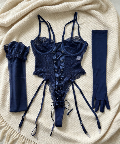 Elegancja i Zmysłowość: Granatowe Koronkowe Body + RĘKAWICZKI I POŃCZOCHY GRATIS!