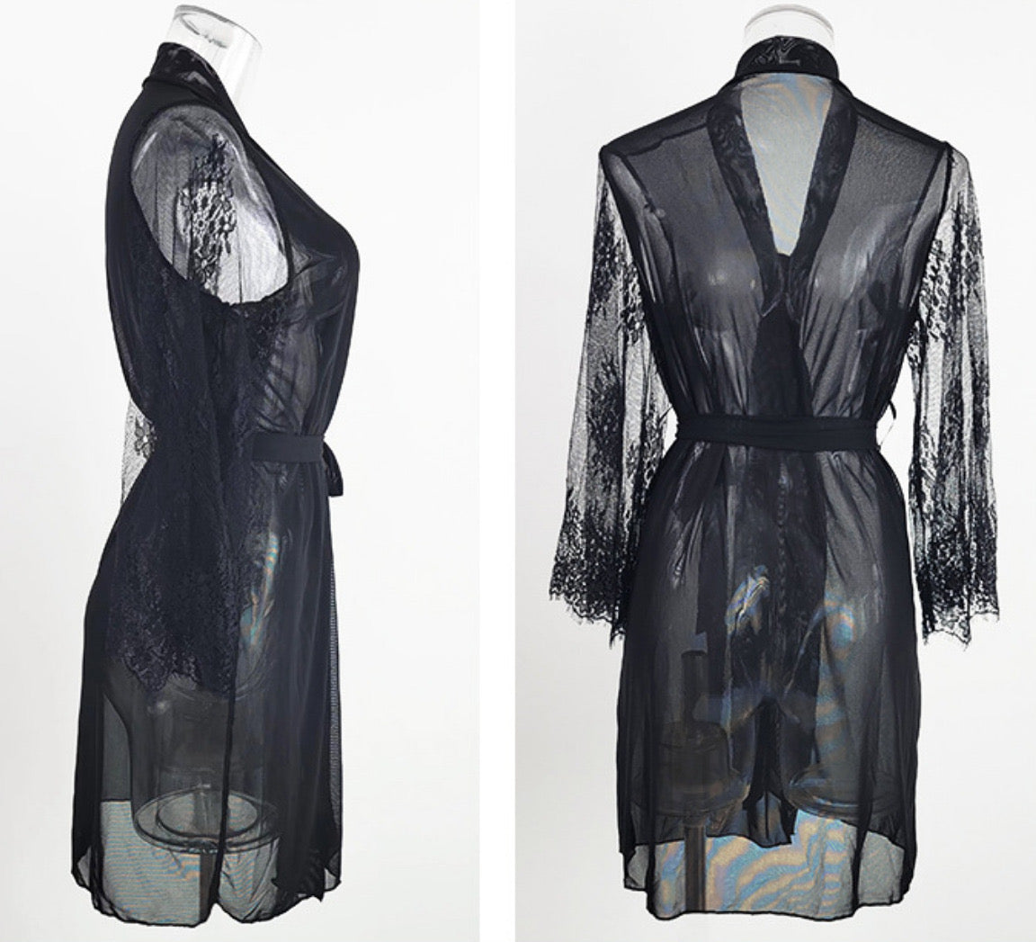 Zmysłowy Komplet Bielizny Nocny: Koronkowy Peniuar i Halka