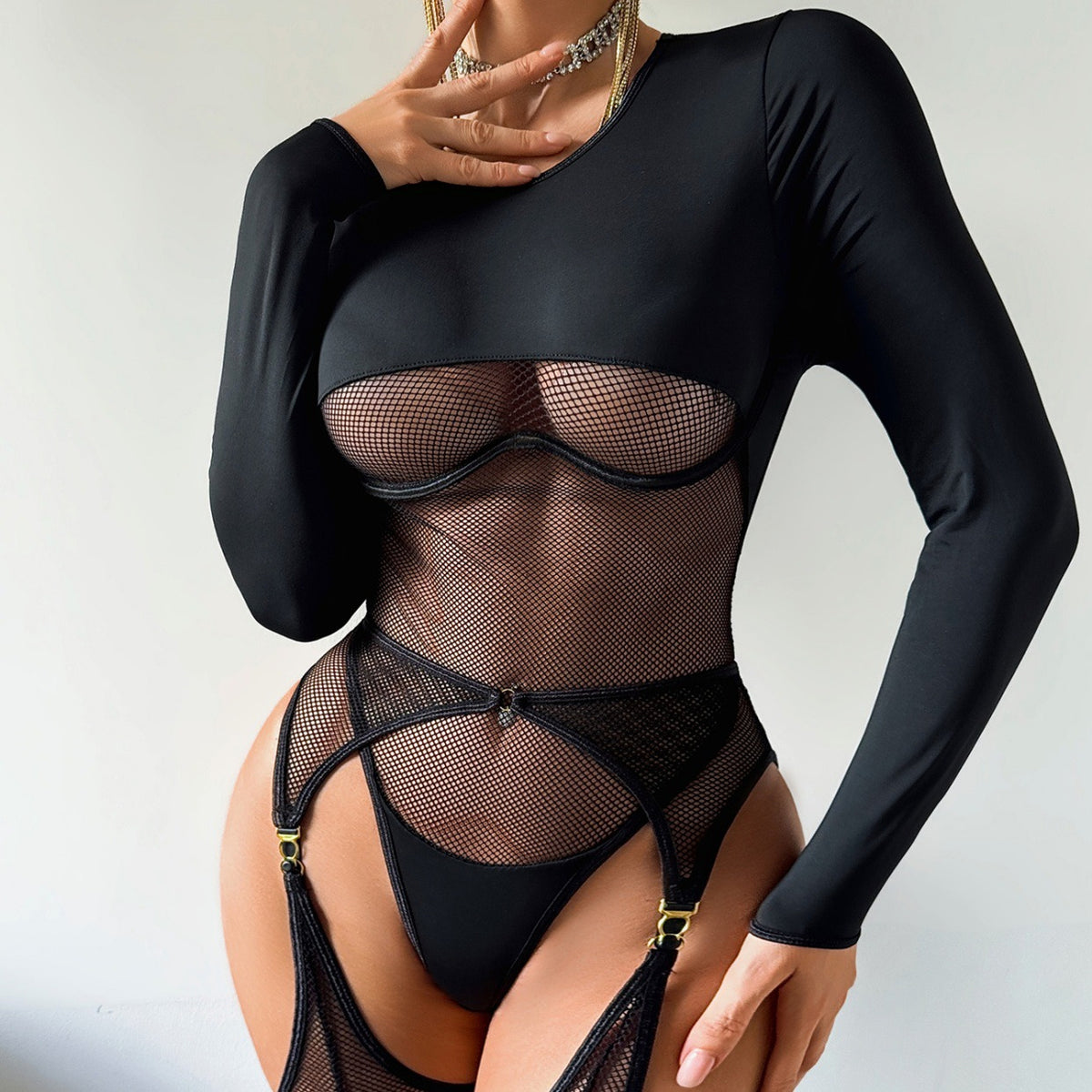 Komplet Midnight Noir – Zmysłowe Body z Siateczki + POŃCZOCHY GRATIS!