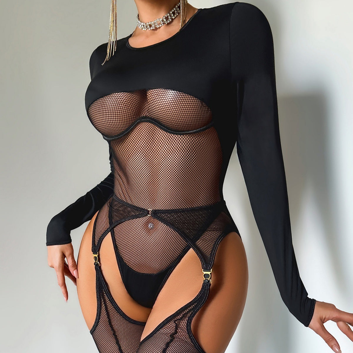 Komplet Midnight Noir – Zmysłowe Body z Siateczki + POŃCZOCHY GRATIS!