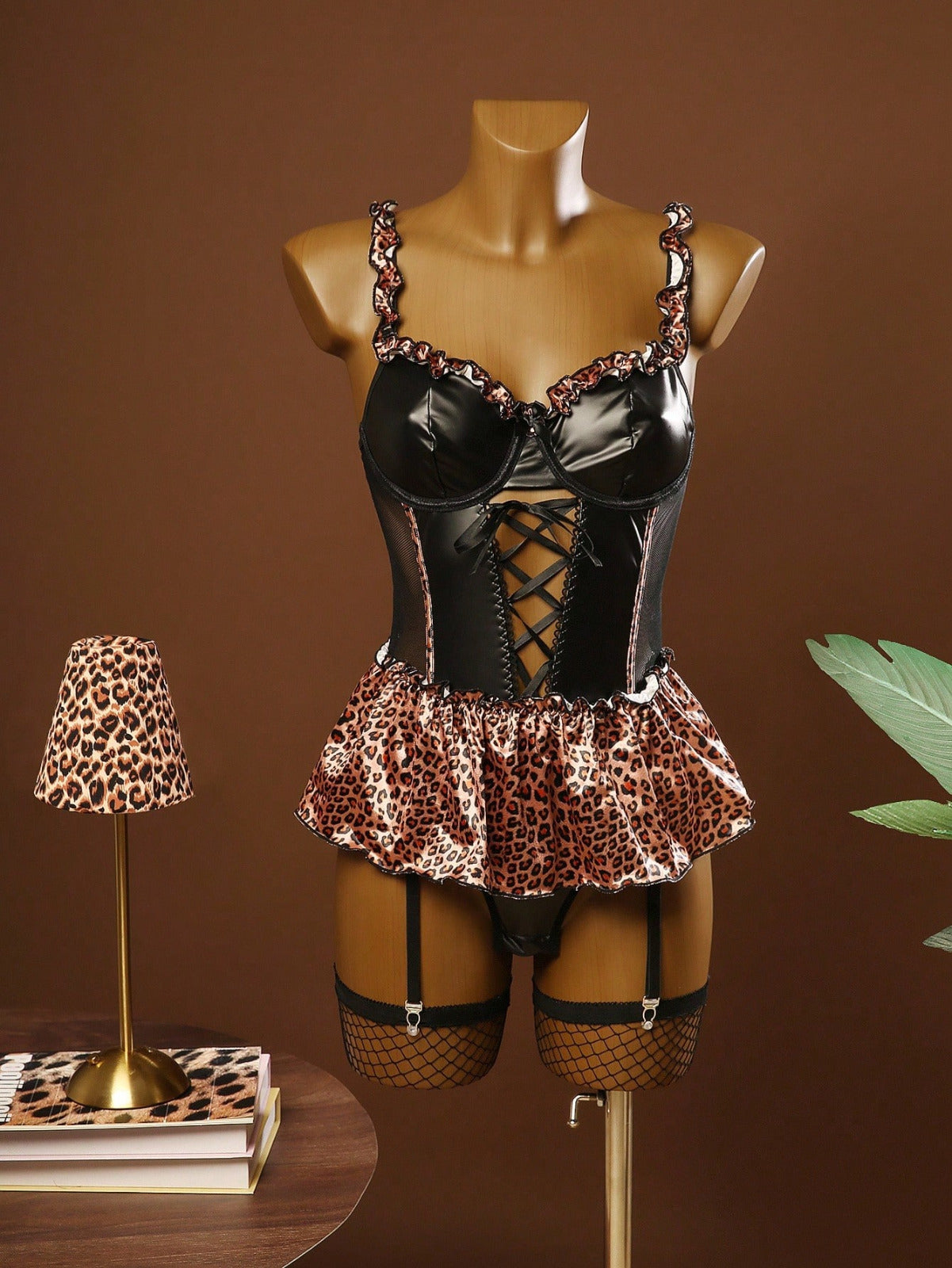 Dzika Kusicielka – Gorsetowy Zestaw Leopard Seduction z Kabaretkami