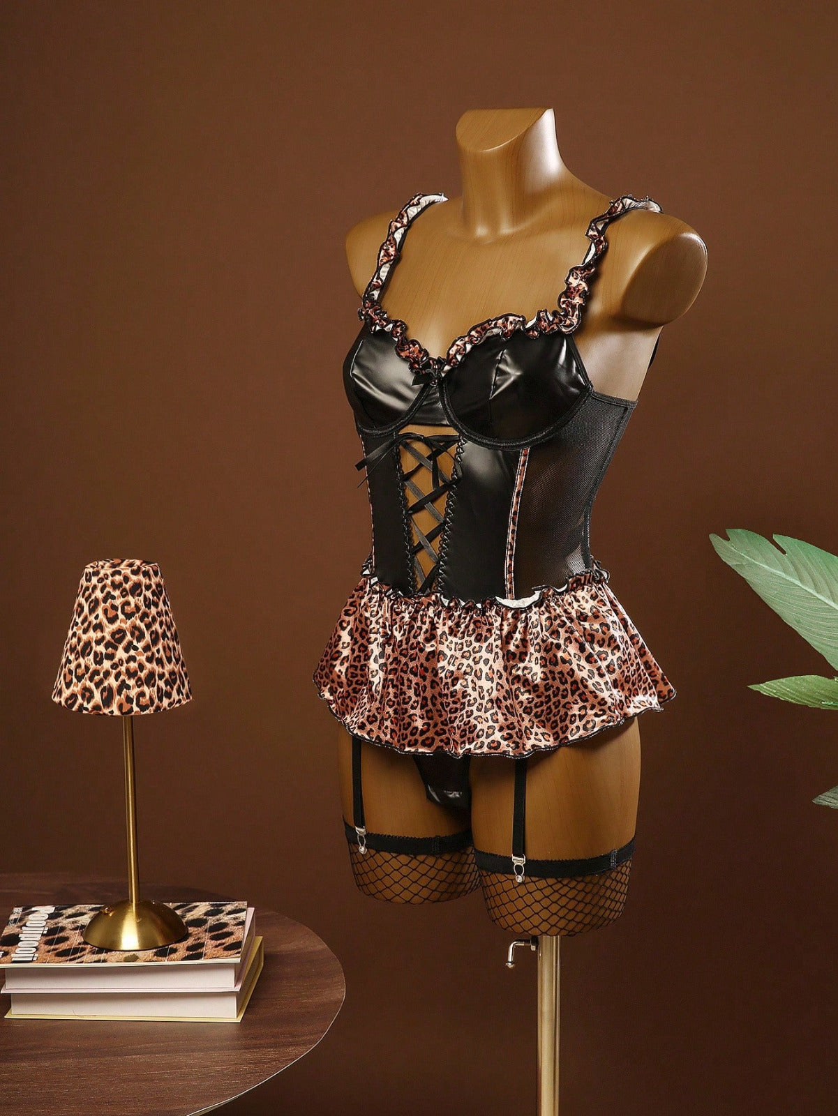 Dzika Kusicielka – Gorsetowy Zestaw Leopard Seduction z Kabaretkami