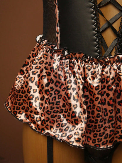 Dzika Kusicielka – Gorsetowy Zestaw Leopard Seduction z Kabaretkami