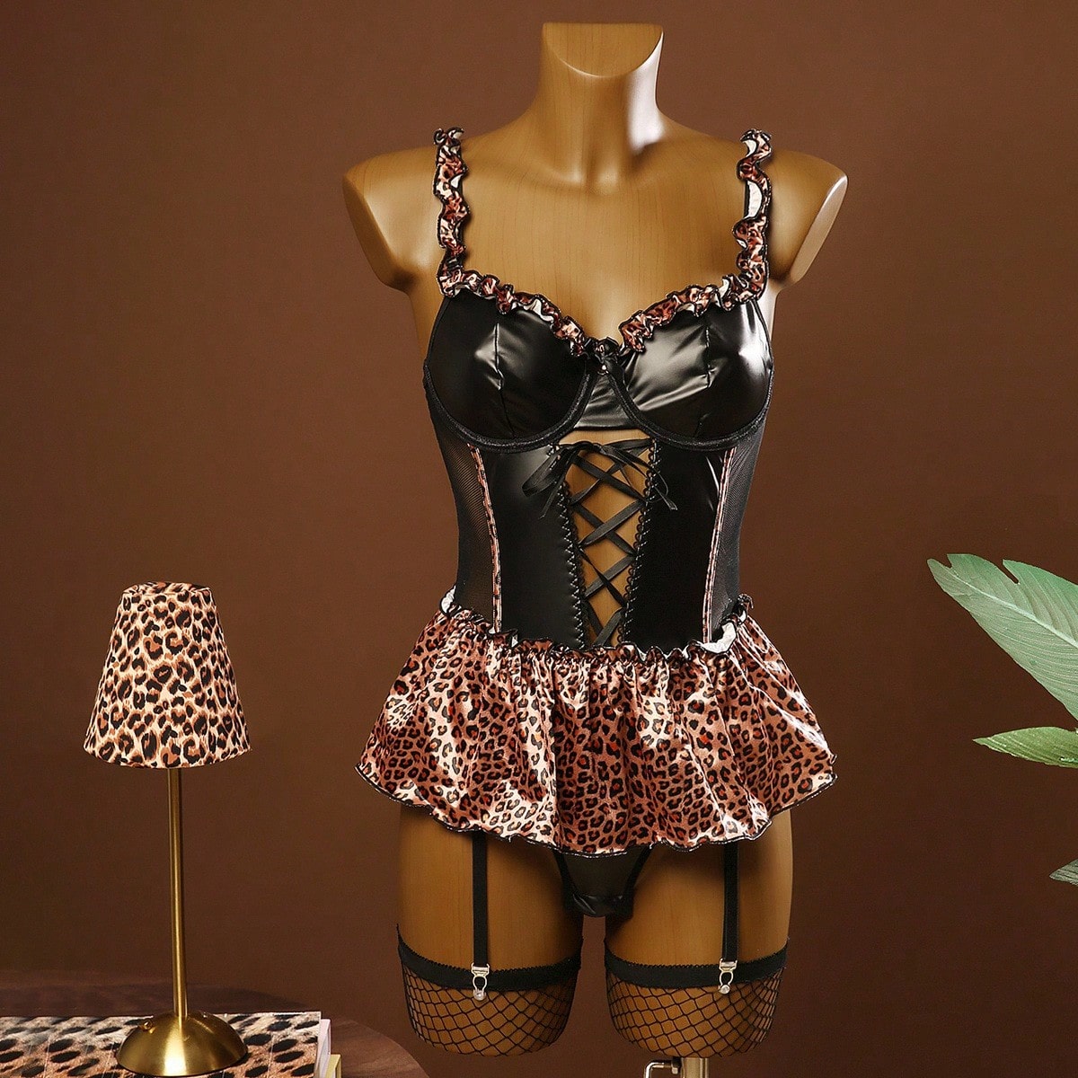 Dzika Kusicielka – Gorsetowy Zestaw Leopard Seduction z Kabaretkami