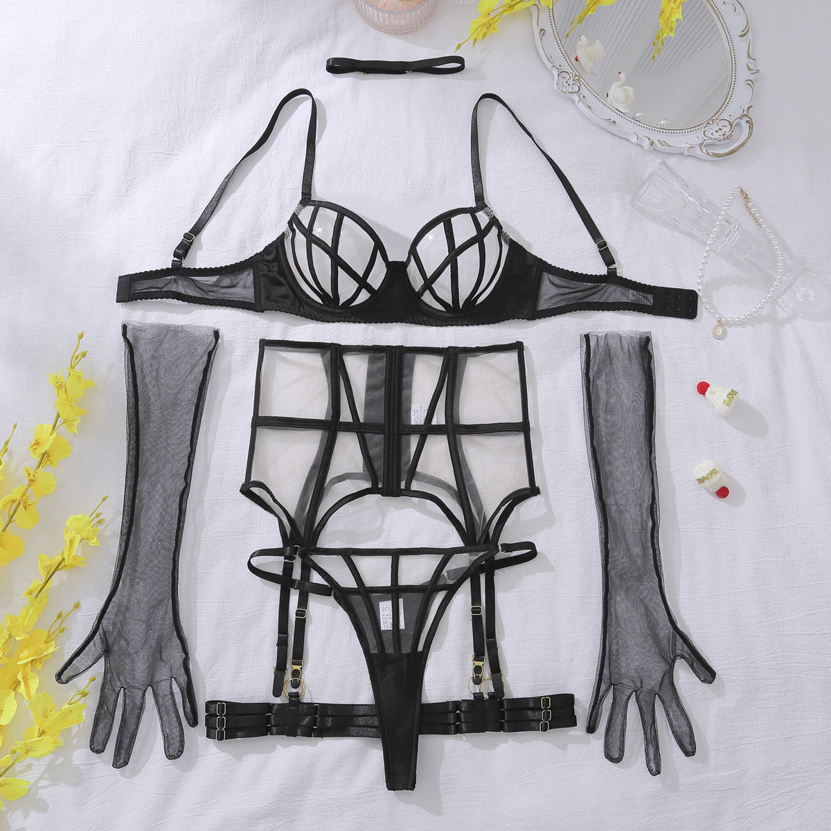 Komplet Bielizny "Kratka Pożądania" - Ekskluzywny Komplet z Rękawiczkami w Kolorze Czarnym Białym Czerwonym